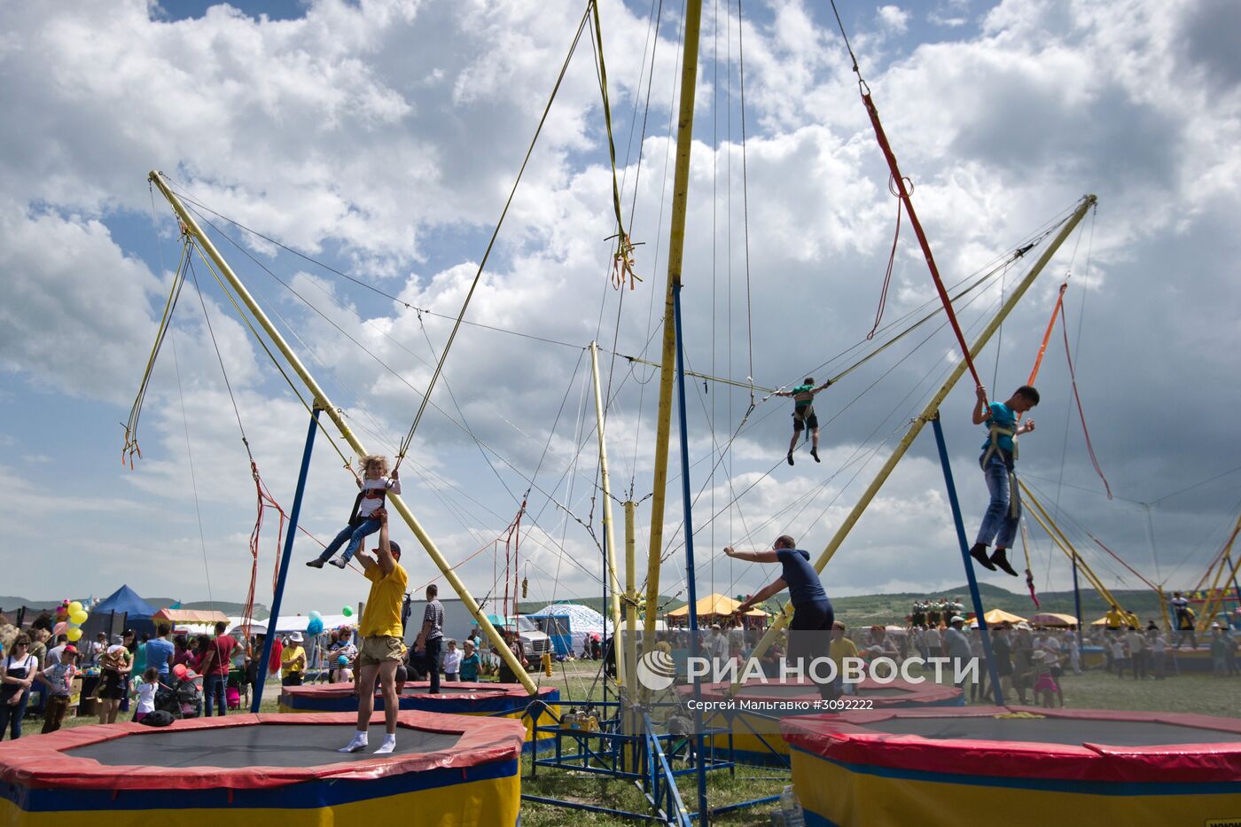 В Крыму испекли самый большой в мире чебурек