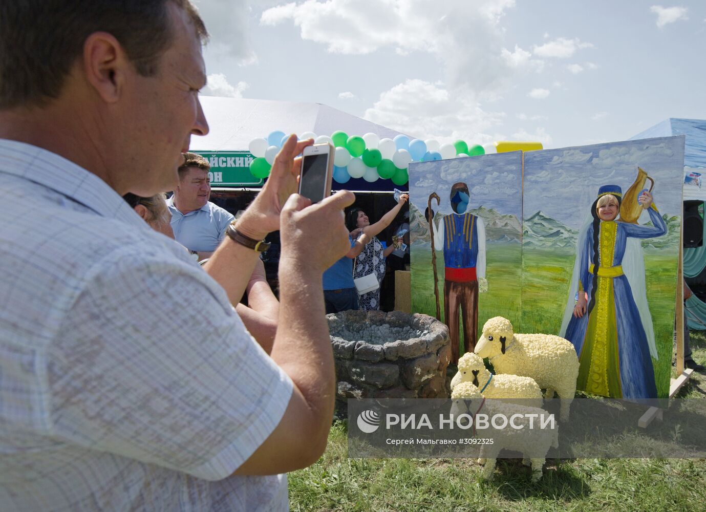 В Крыму испекли самый большой в мире чебурек