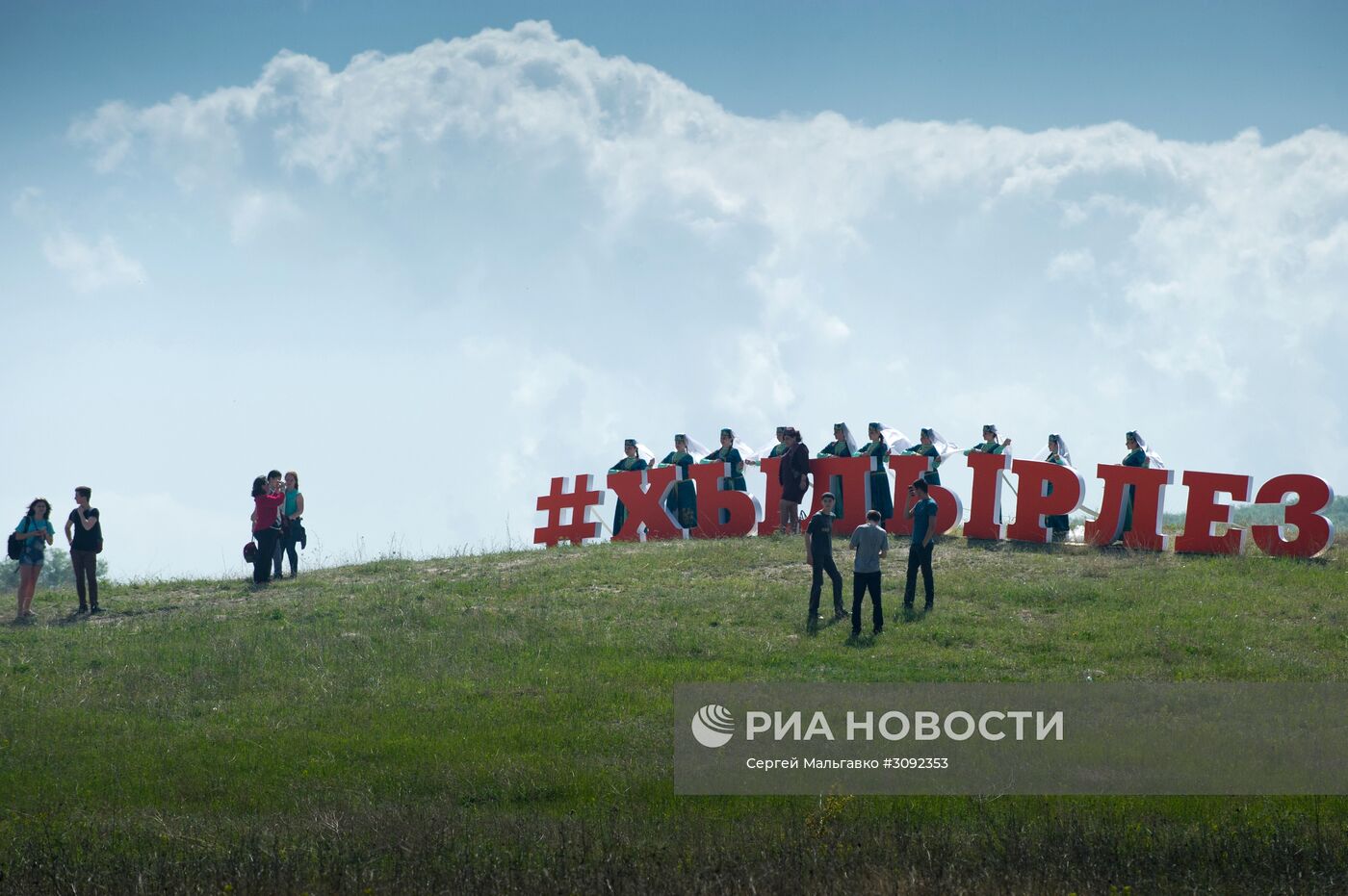 В Крыму испекли самый большой в мире чебурек