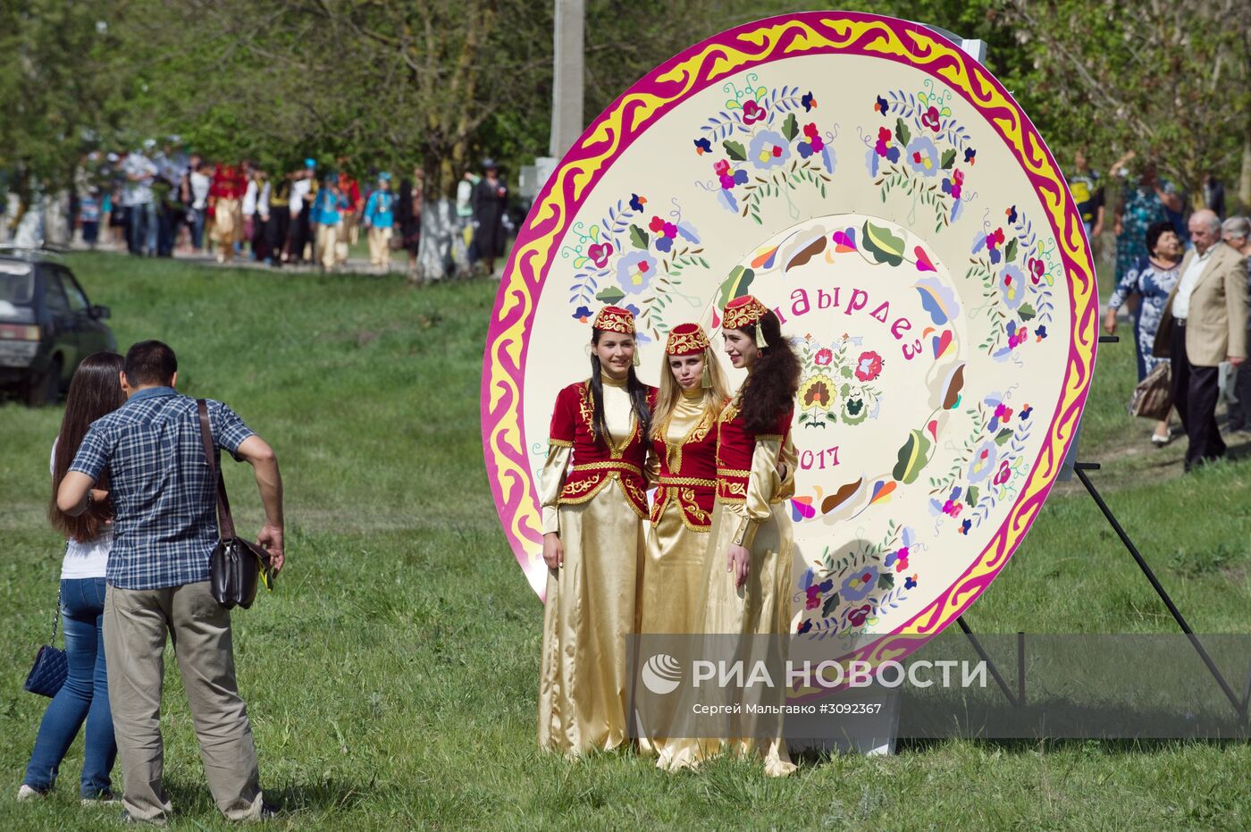 В Крыму испекли самый большой в мире чебурек