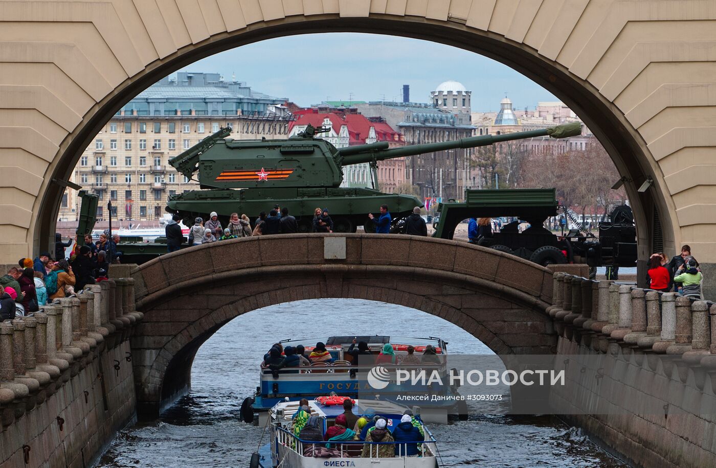 Генеральная репетиция парада Победы в Санкт-Петербурге