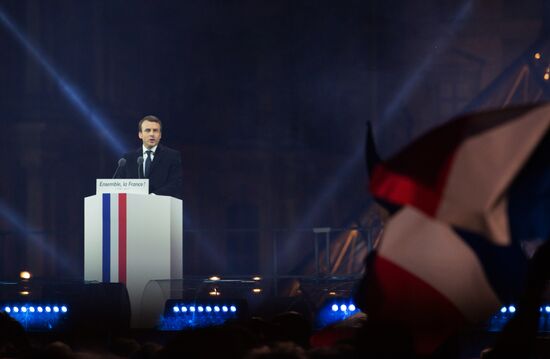 Эммануэль Макрон выступил с победной речью в Париже