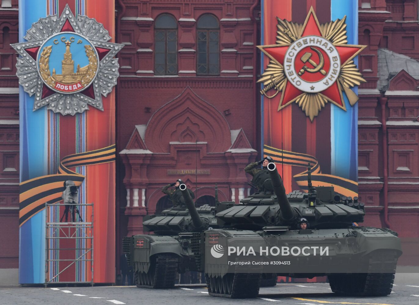 Военный парад, посвящённый 72-й годовщине Победы, в городах России