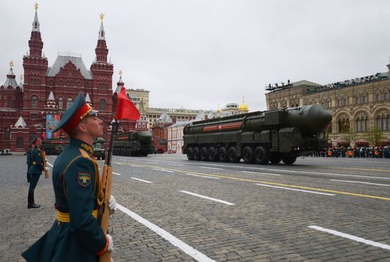 Военный парад, посвящённый 72-й годовщине Победы, в городах России