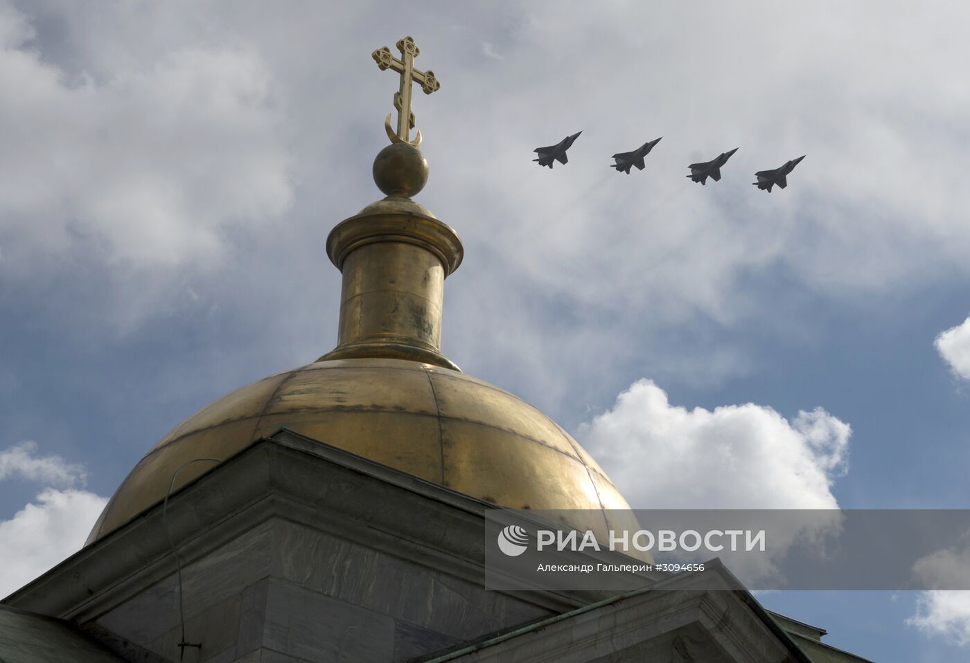 Военный парад, посвящённый 72-й годовщине Победы, в городах России