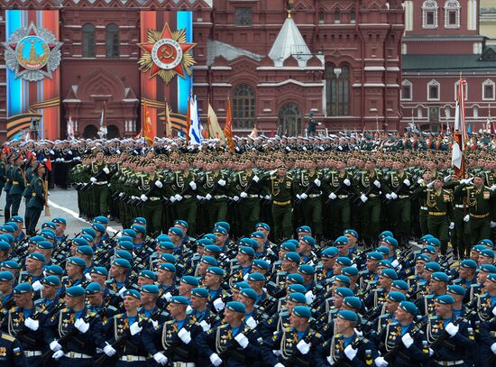 Военный парад, посвящённый 72-й годовщине Победы в ВОВ