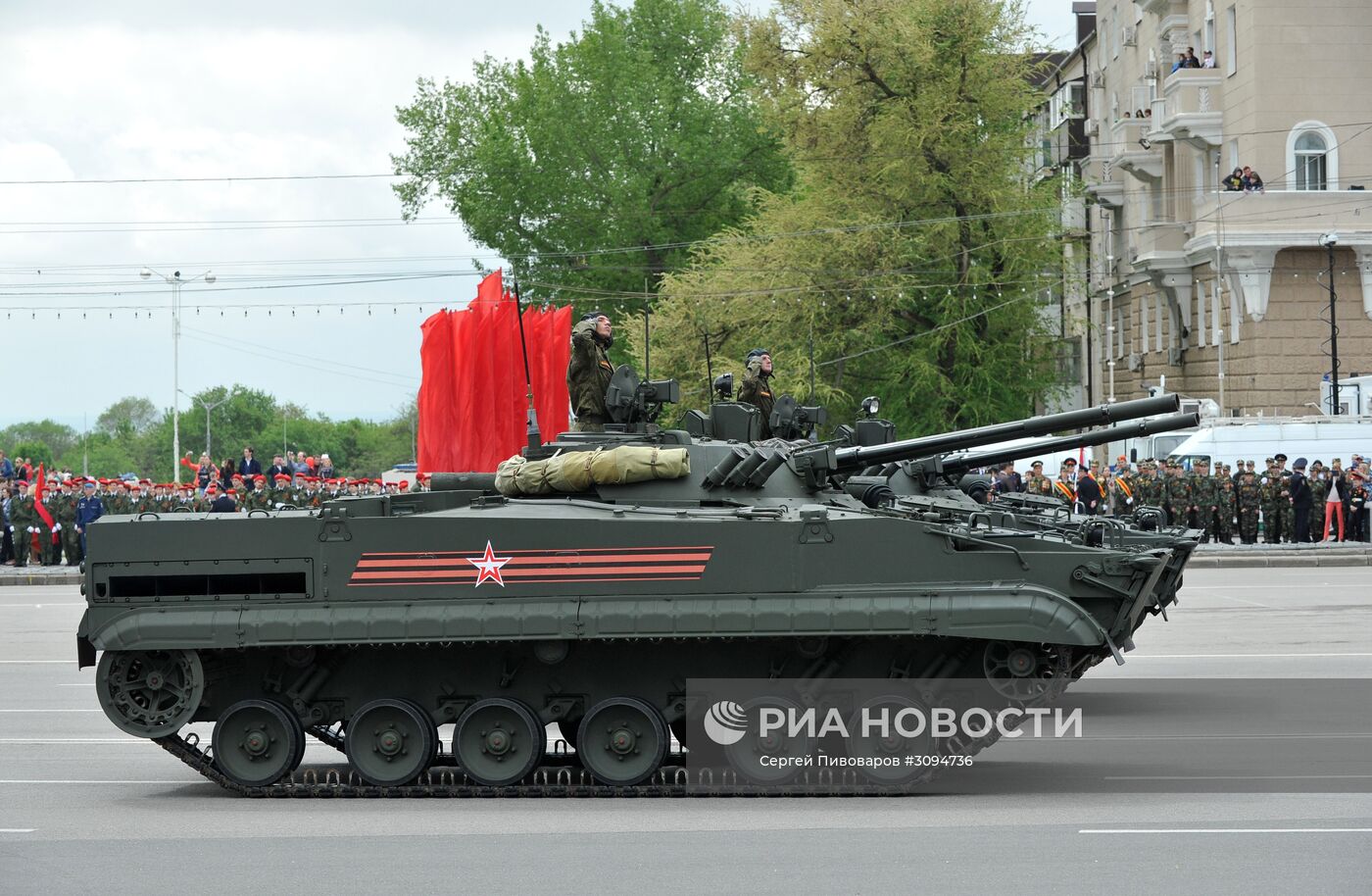 Военный парад, посвящённый 72-й годовщине Победы, в городах России