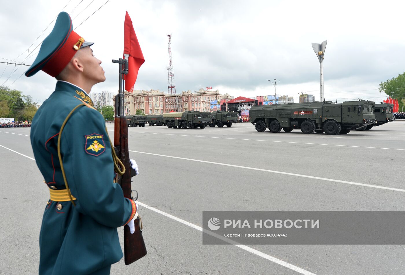 Военный парад, посвящённый 72-й годовщине Победы, в городах России