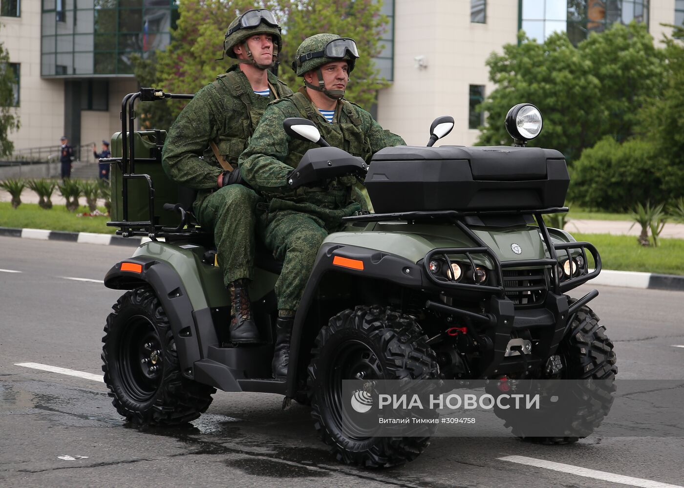 Военный парад, посвященный 72-й годовщине Победы, в городах России