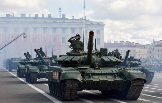 Военный парад, посвящённый 72-й годовщине Победы, в городах России