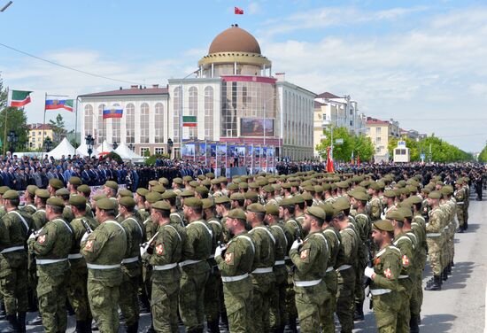 Военный парад, посвящённый 72-й годовщине Победы, в городах России