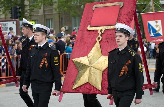 Военный парад, посвященный 72-й годовщине Победы, в городах России