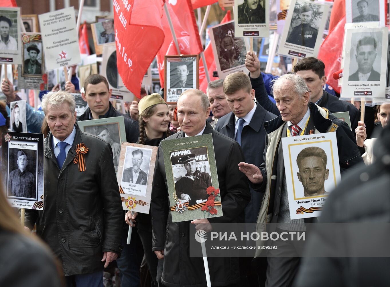 Президент РФ В. Путин принял участие в шествии "Бессмертный полк"