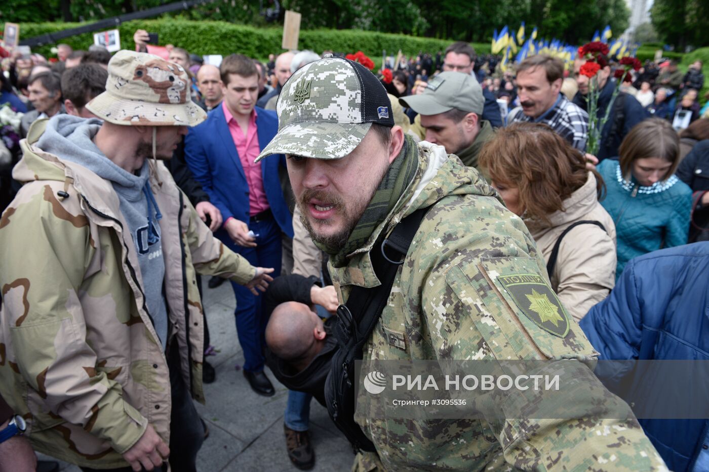 Акция протеста украинских радикалов против празднования Дня Победы