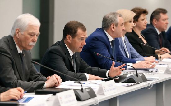 Премьер-министр РФ Д. Медведев принял участие в заседании комиссии по предвыборной программе партии "Единая Россия"