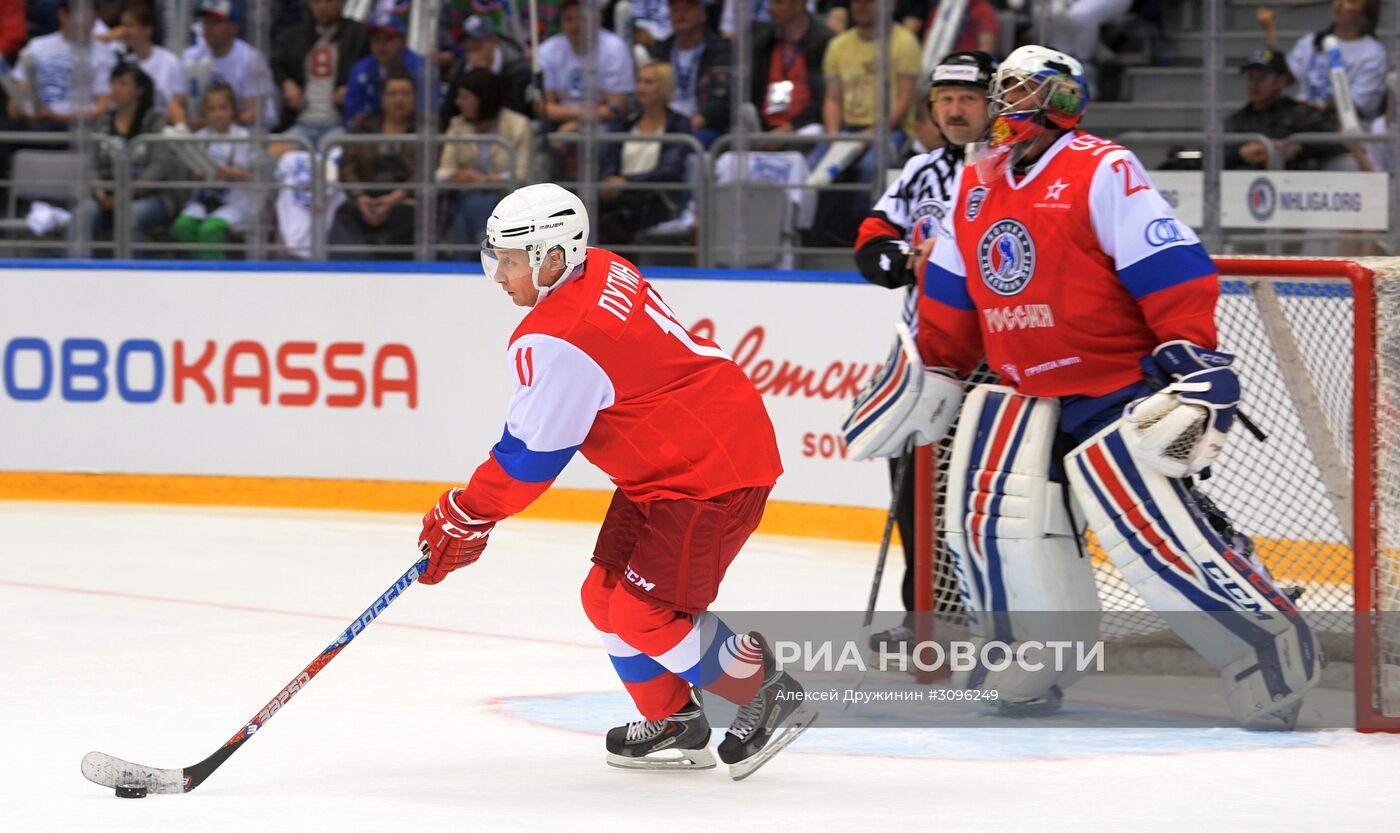 Президент РФ В. Путин принял участие в гала-матче VI Всероссийского фестиваля Ночной хоккейной лиги