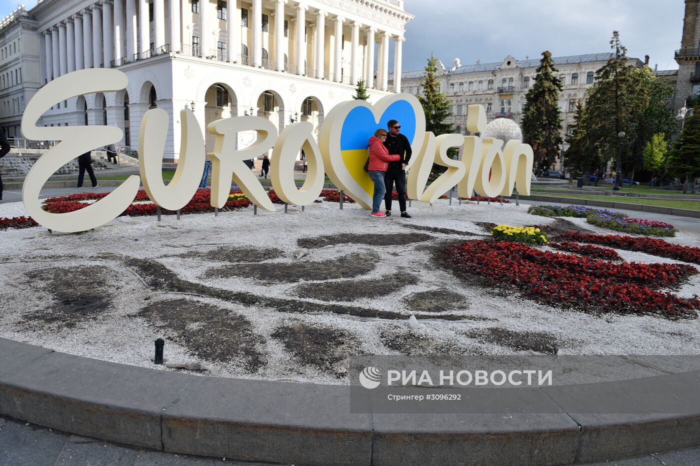 В Киеве вытоптали клумбу с символикой Евровидения