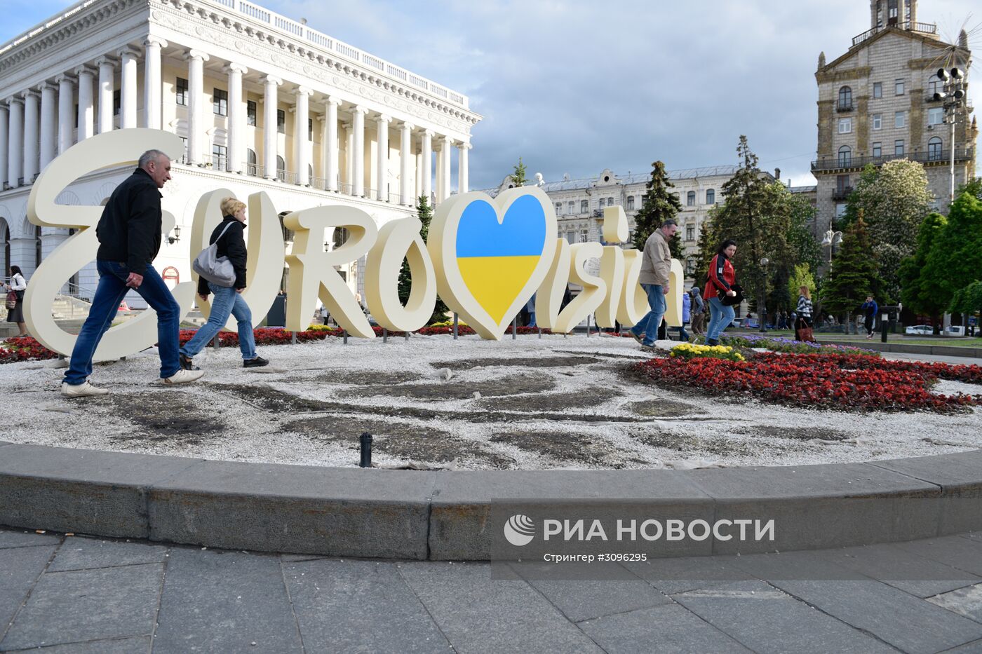 В Киеве вытоптали клумбу с символикой Евровидения