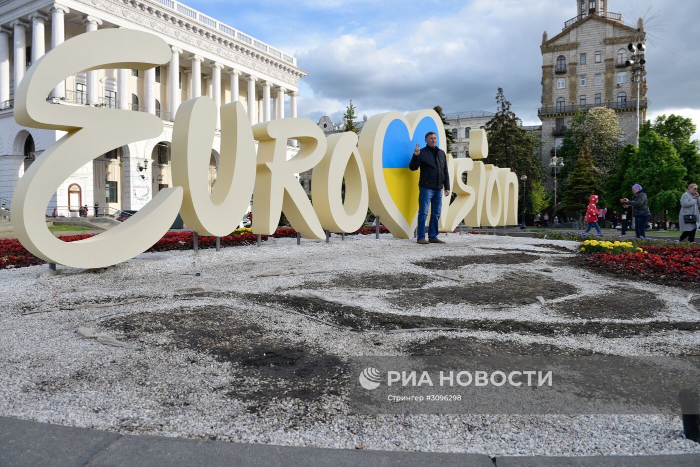 В Киеве вытоптали клумбу с символикой Евровидения