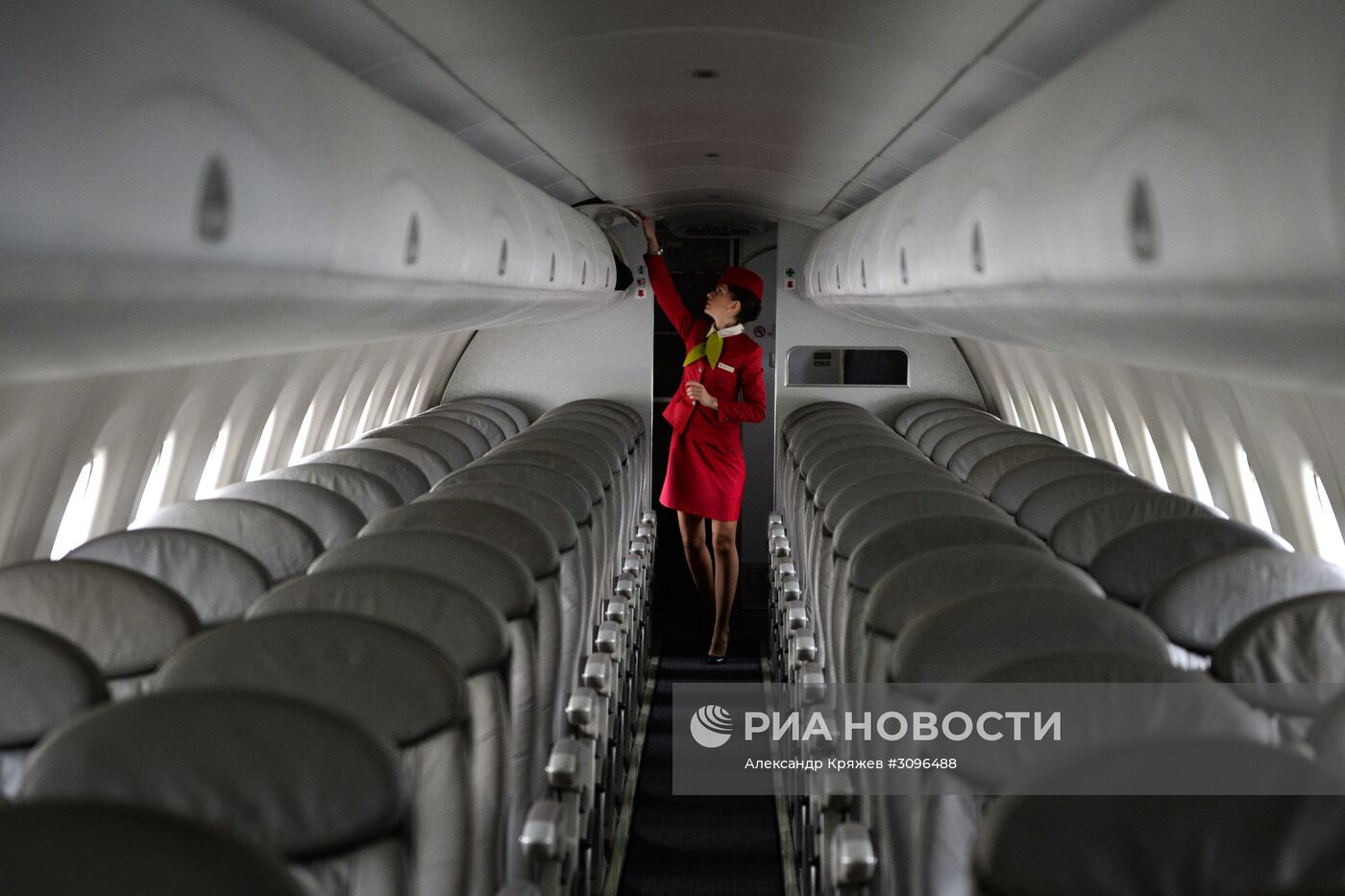 Самолет Embraer 170-LR авиакомпании S-7 в Новосибирске