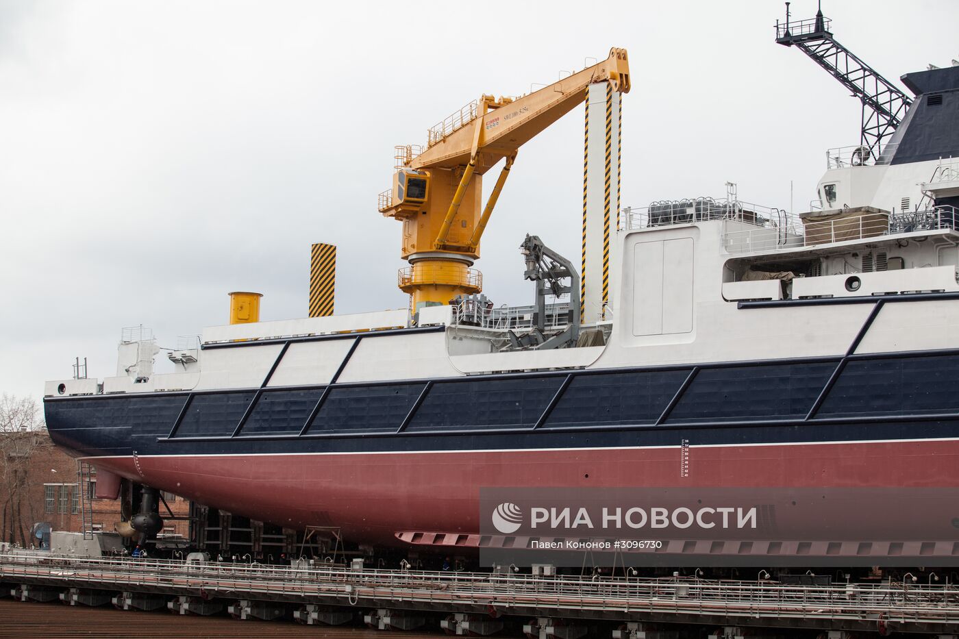 Спуск на воду спасательного буксирного судна "Академик Александров" в Северодвинске