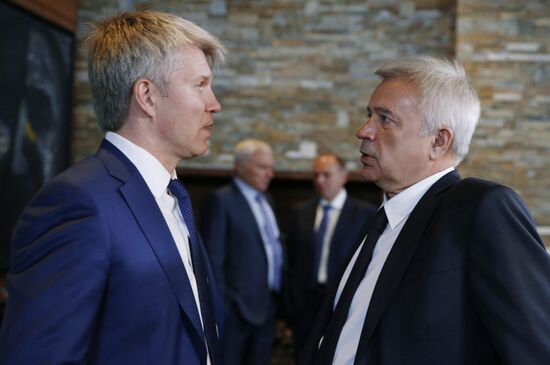 Премьер-министр РФ Дмитрий Медведев провел заседание попечительского совета "Фонда поддержки олимпийцев России"