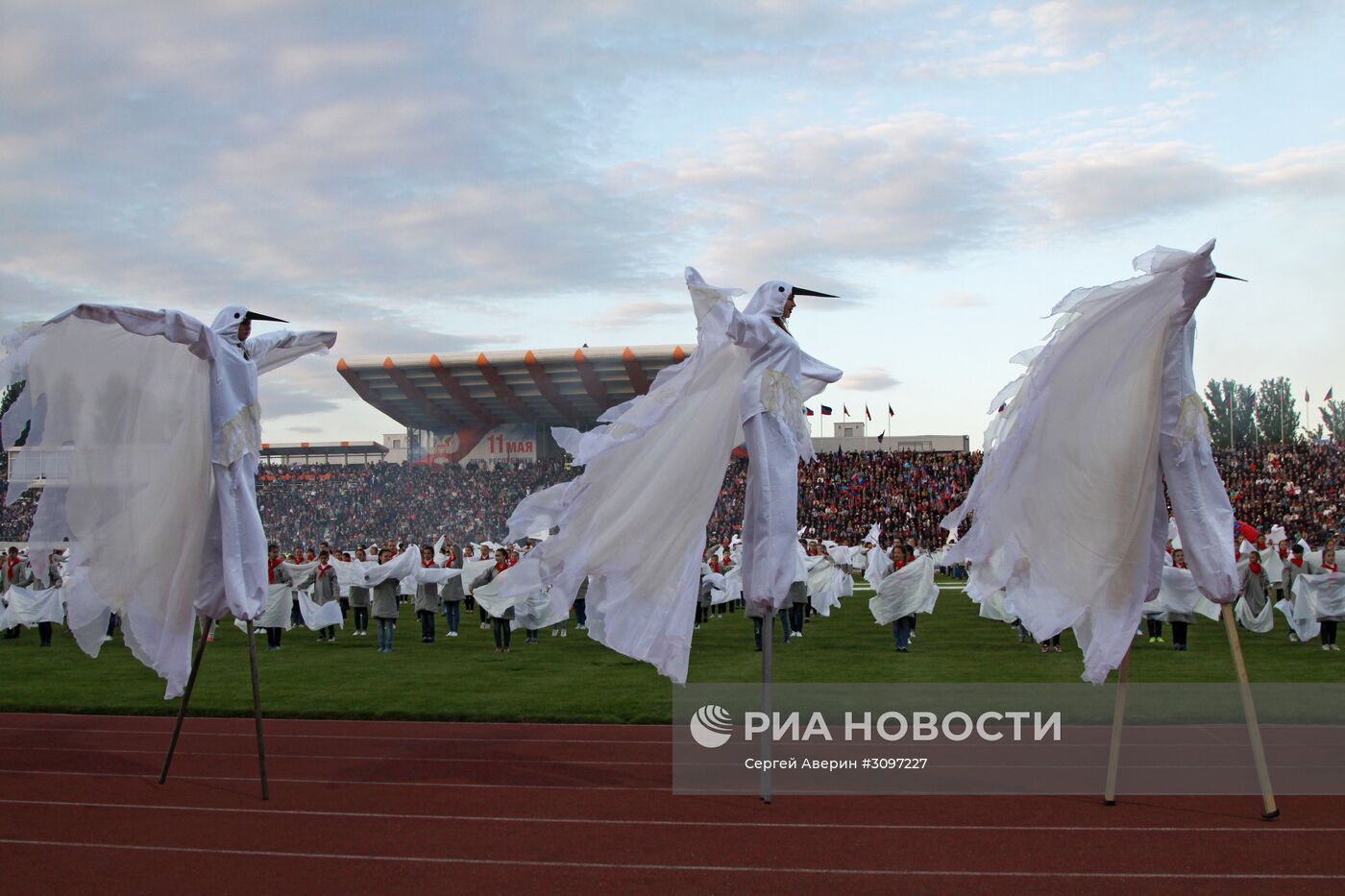 Праздничные мероприятия в честь Дня Республики в Донецке
