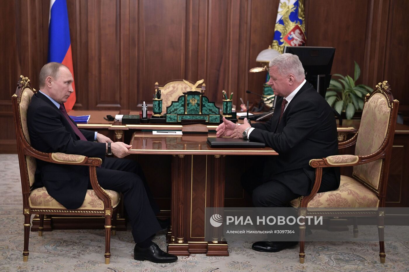 Президент РФ В. Путин встретился с главой ФНПР М. Шмаковым
