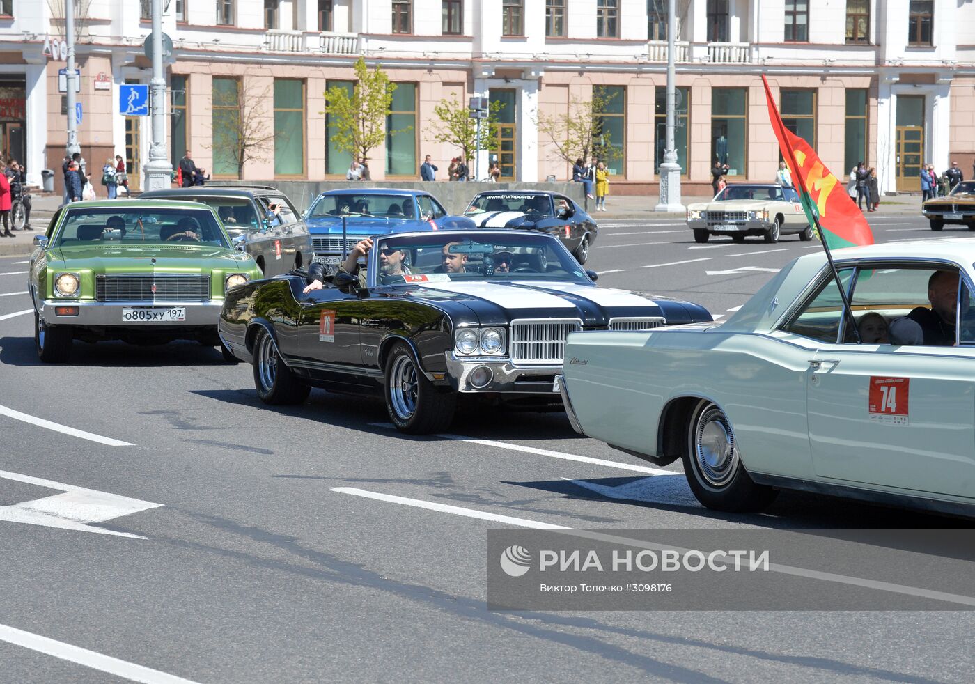 Праздничный парад ретро-автомобилей в Минске