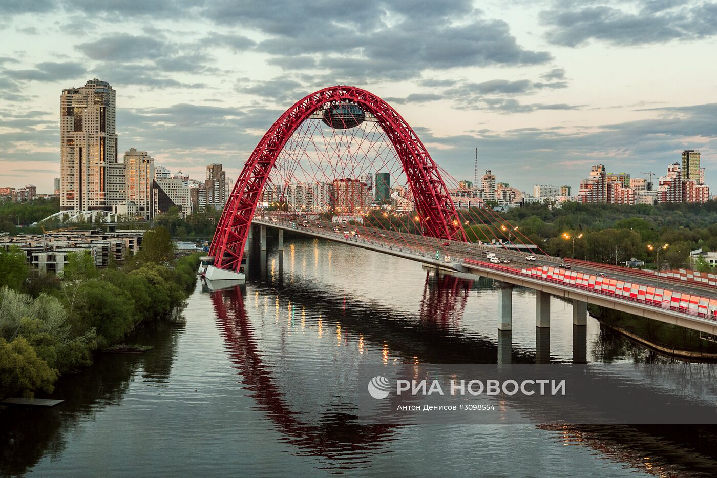 Живописный мост на северо-западе Москвы