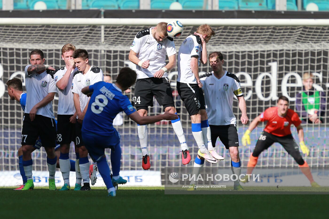 Футбол. ФНЛ. Матч "Динамо" - "Шинник"