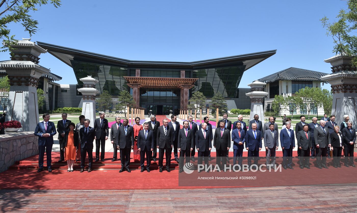 Рабочая поездка президента РФ В. Путина в Китай. День второй