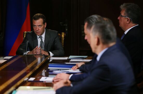 Премьер-министр РФ Дмитрий Медведев провел совещание с вице-премьерами РФ