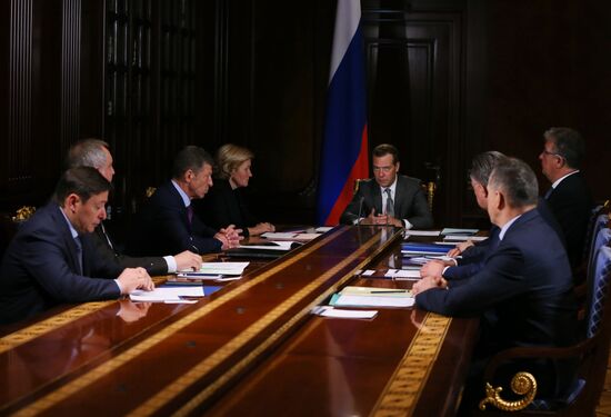Премьер-министр РФ Дмитрий Медведев провел совещание с вице-премьерами РФ