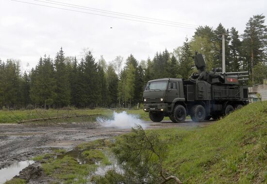 Учения подразделений зенитного ракетного полка в Московской области