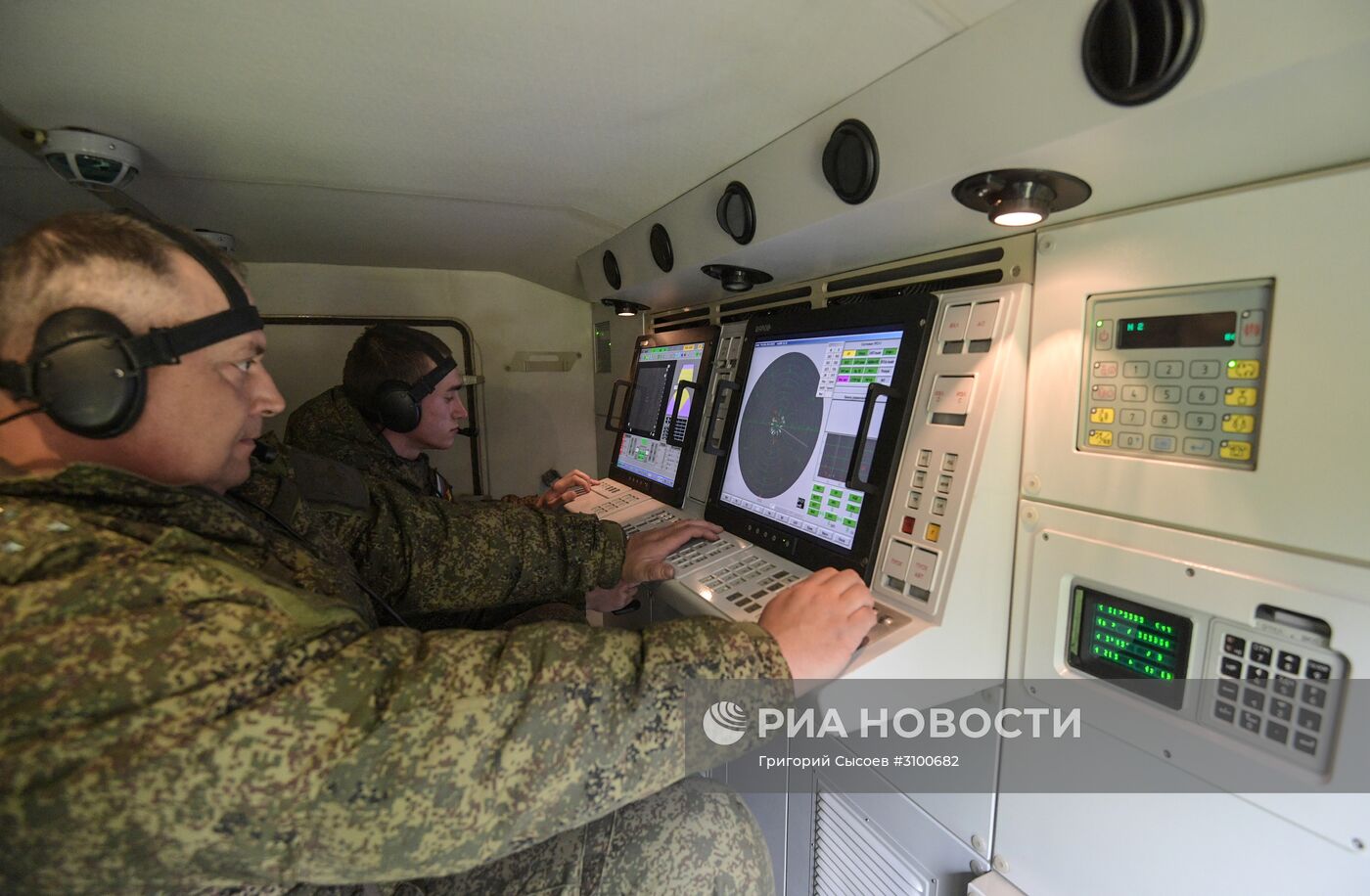 Учения подразделений зенитного ракетного полка в Московской области