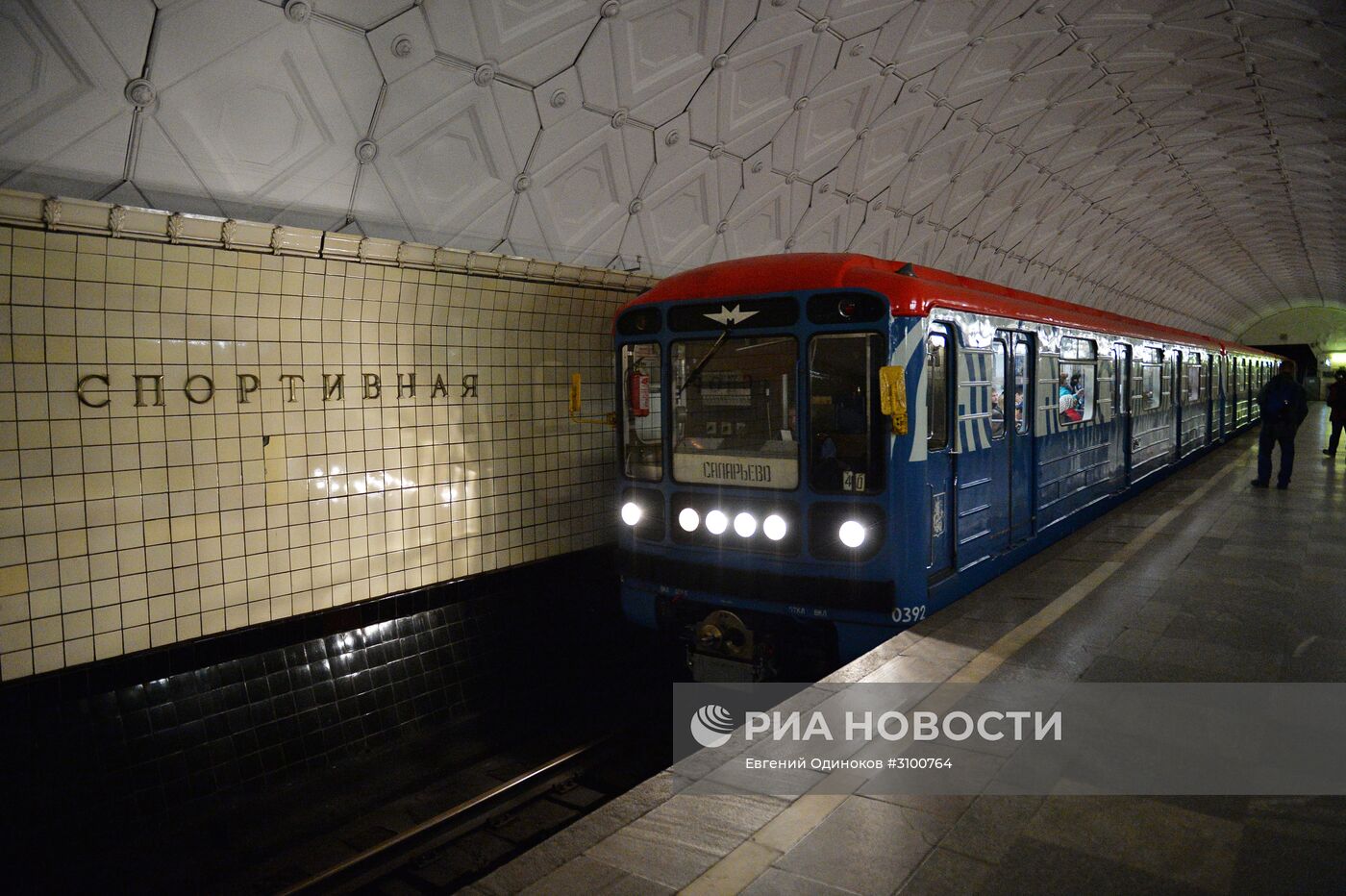 Станцию московского метро "Спортивная" закрыли по требованию полиции
