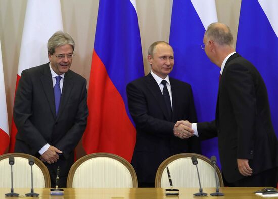 Встреча президента РФ В. Путина с премьер-министром Италии П. Джентилони