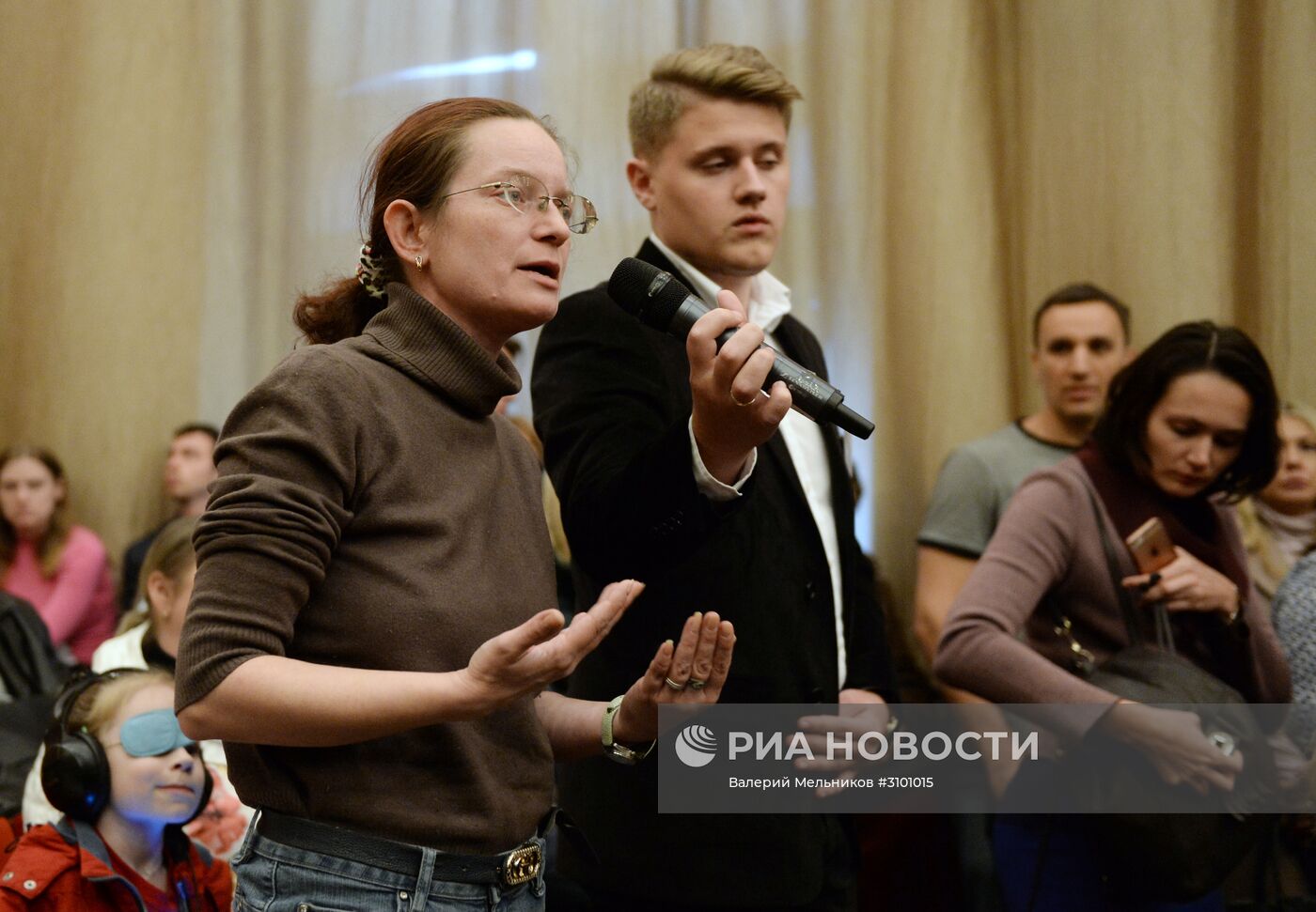 Встречи жителей Москвы с префектами округов по программе реновации жилья
