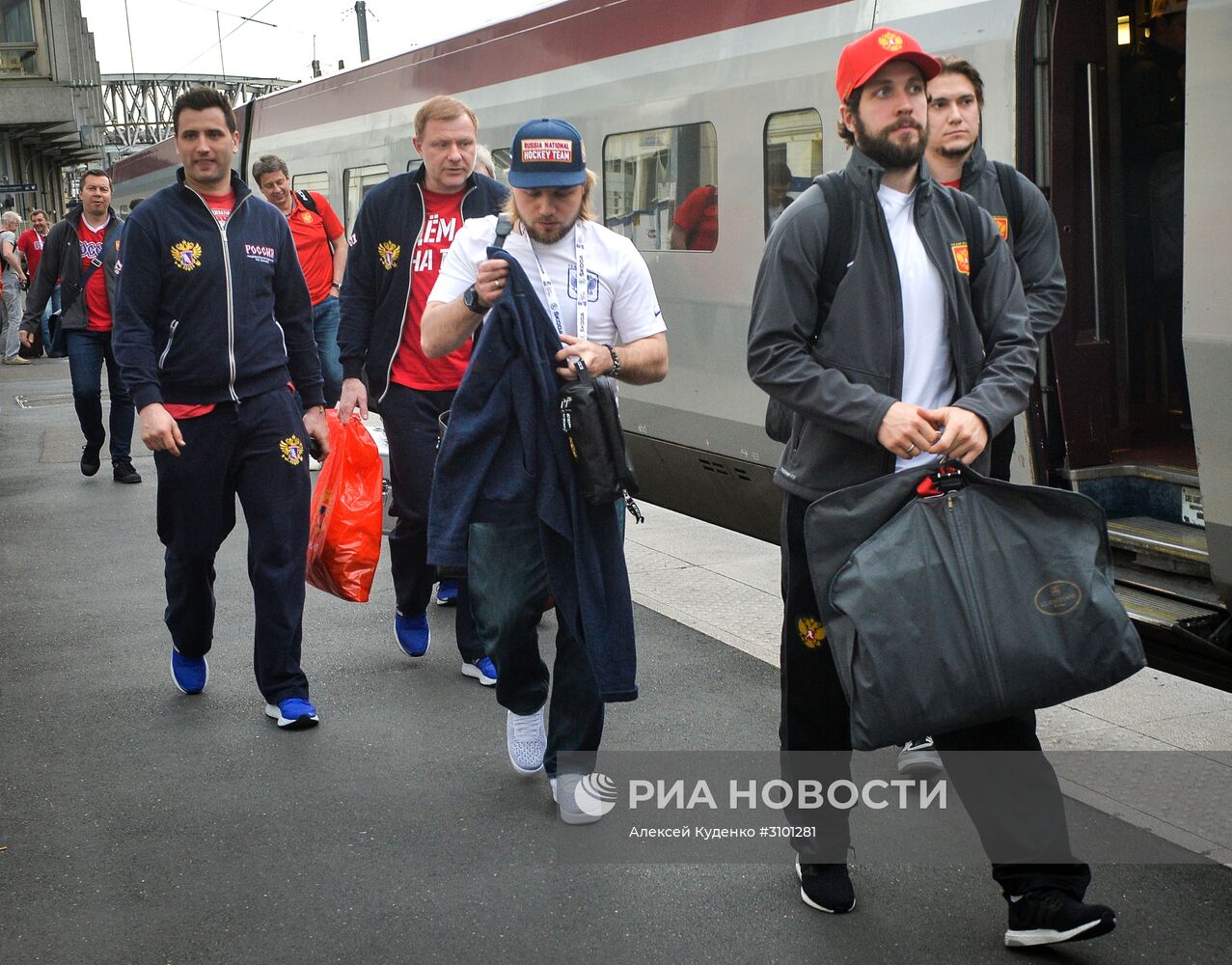 Сборная России по хоккею прибыла в Париж