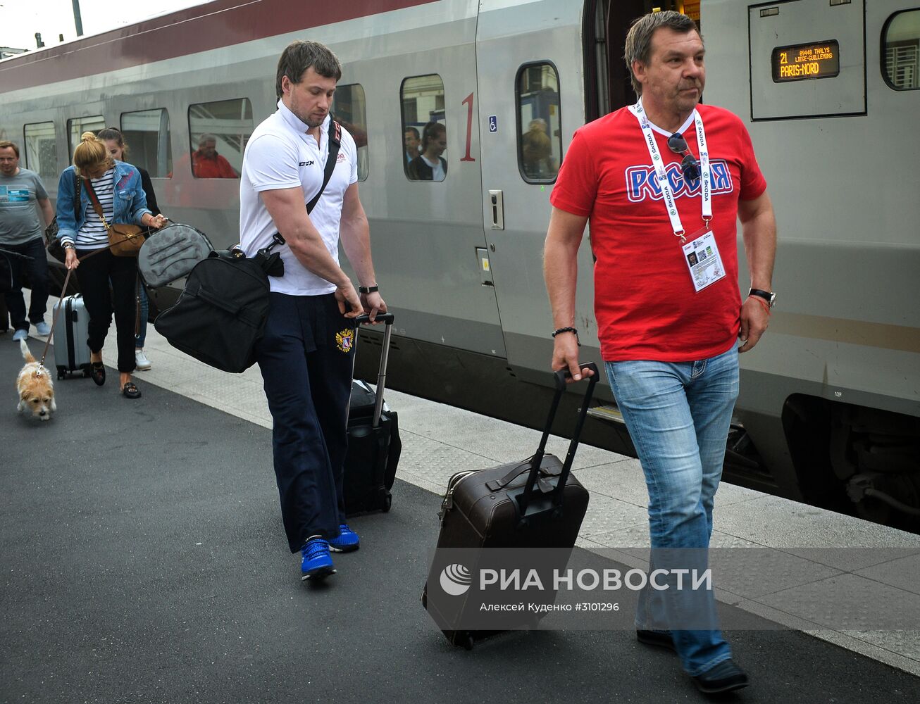 Сборная России по хоккею прибыла в Париж