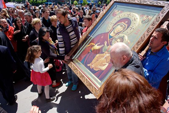 Праздничное шествие в День святости семьи в Тбилиси