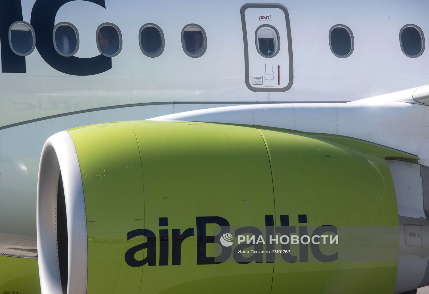 Презентация самолета Bombardier CS300 в аэропорту "Шереметьево"