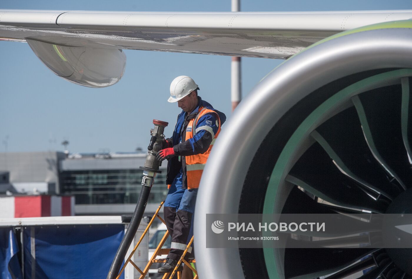 Презентация самолета Bombardier CS300 в аэропорту "Шереметьево"