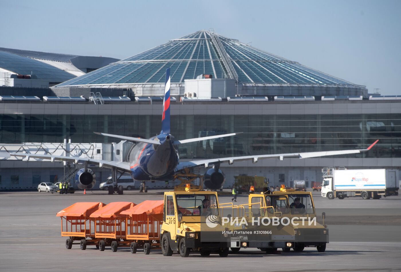 Презентация самолета Bombardier CS300 в аэропорту "Шереметьево"