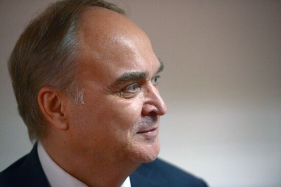 Заместитель главы МИД Анатолий Антонов посетил Госдуму РФ