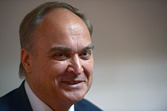 Заместитель главы МИД Анатолий Антонов посетил Госдуму РФ