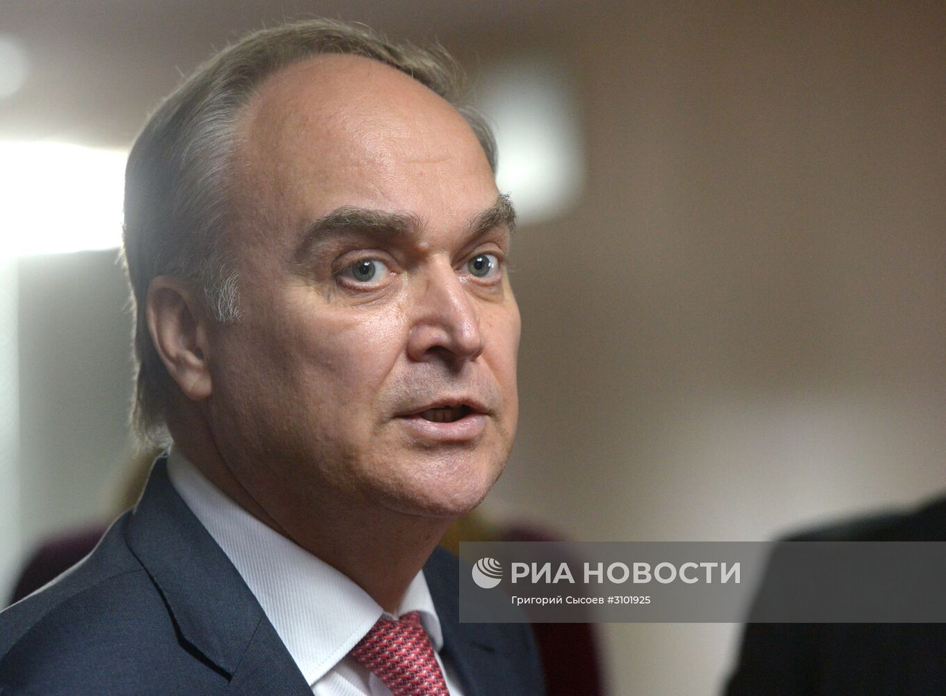 Заместитель главы МИД Анатолий Антонов посетил Госдуму РФ