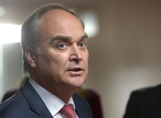 Заместитель главы МИД Анатолий Антонов посетил Госдуму РФ