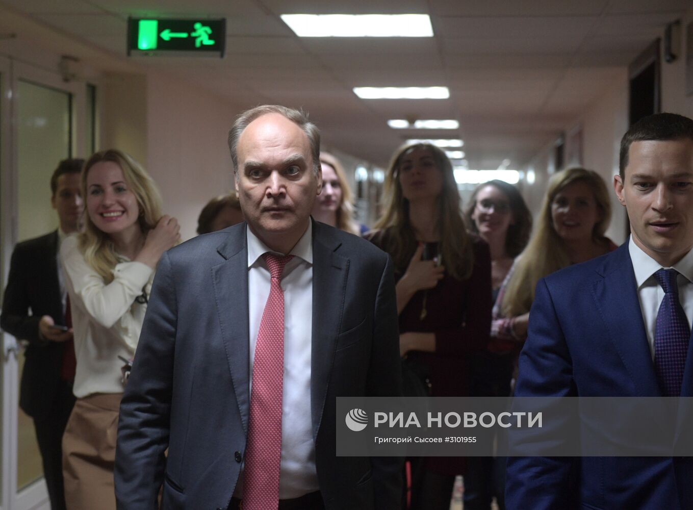 Заместитель главы МИД Анатолий Антонов посетил Госдуму РФ